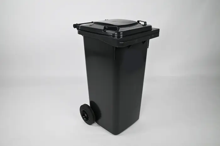 mgb_120_700_1_afvalcontainer_120_liter_met_deksel_480x550x940_mm_zwart.png